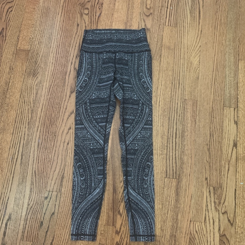 Lululemon Full Length Patterned - image 1